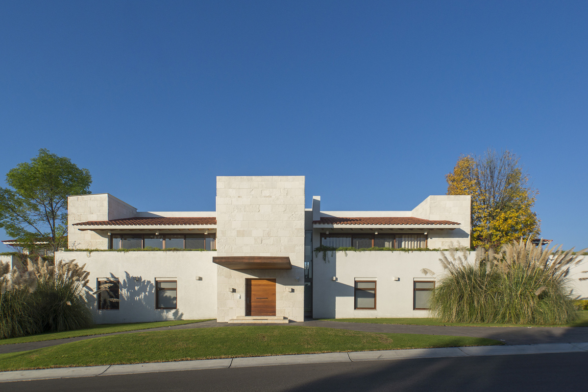 3 de 27: Fachada