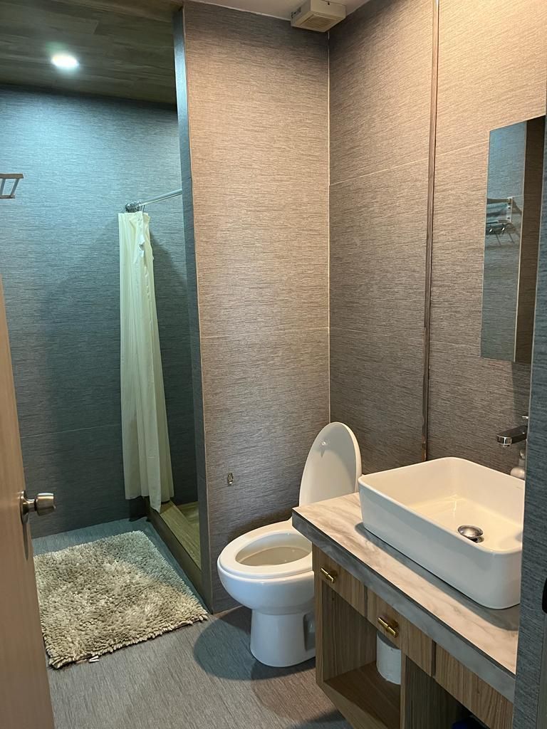 7 de 16: Baño recámaras secundarias y visitas