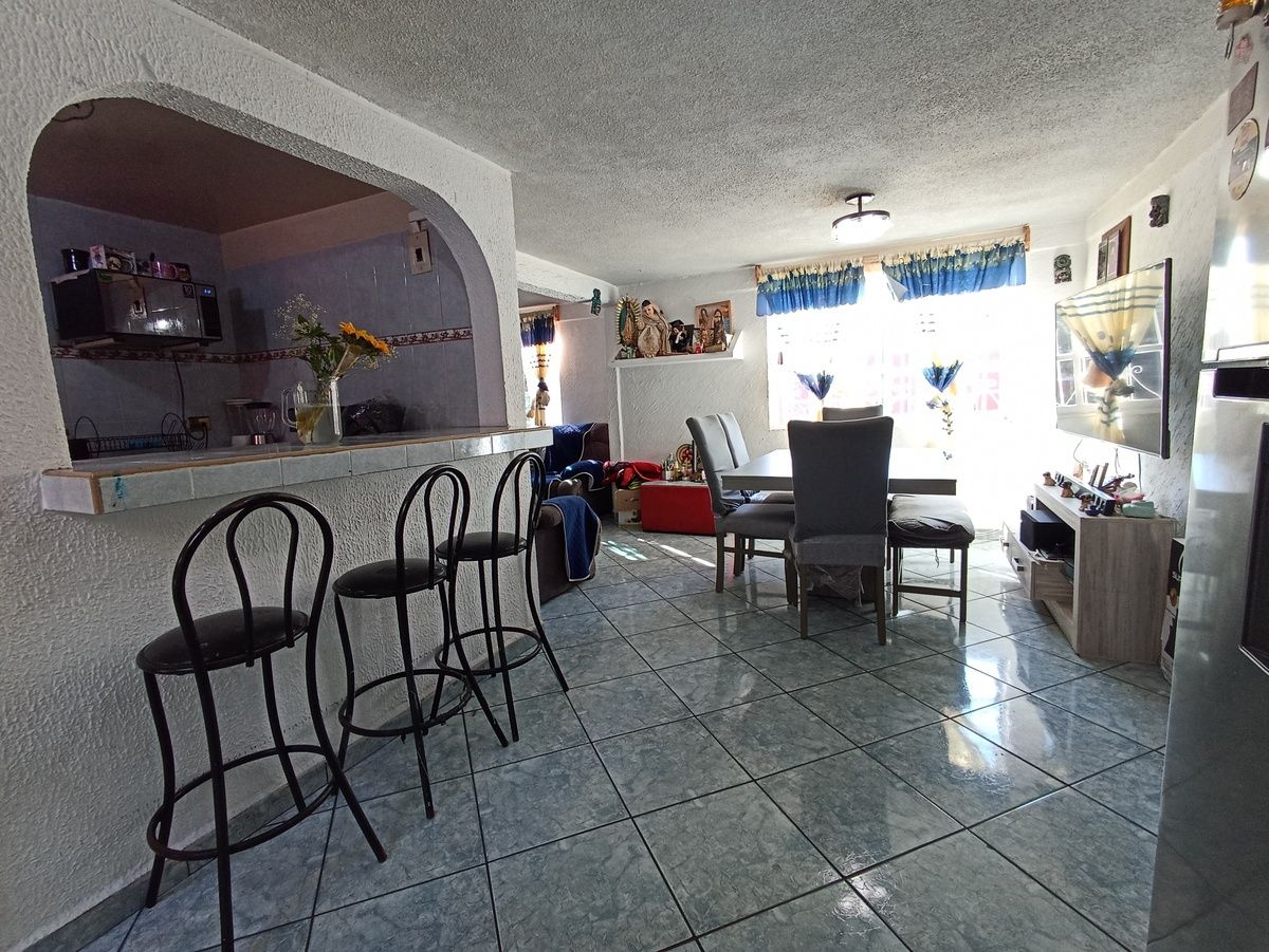 2 of 16: Barra cocina