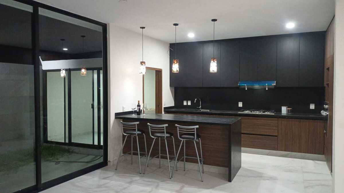 8 of 36: Acceso al cuarto de lavado por cocina y patio