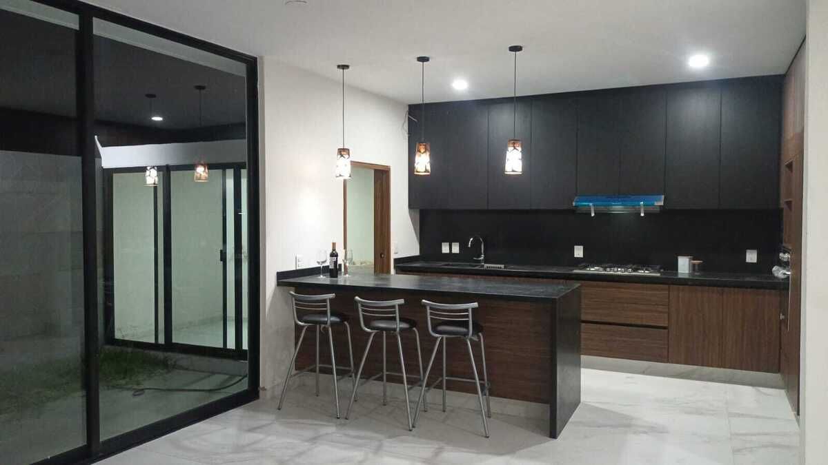 8 de 34: Acceso al cuarto de lavado por cocina y patio