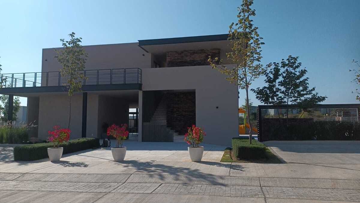 29 de 34: CASA CLUB DE 2 NIVELES