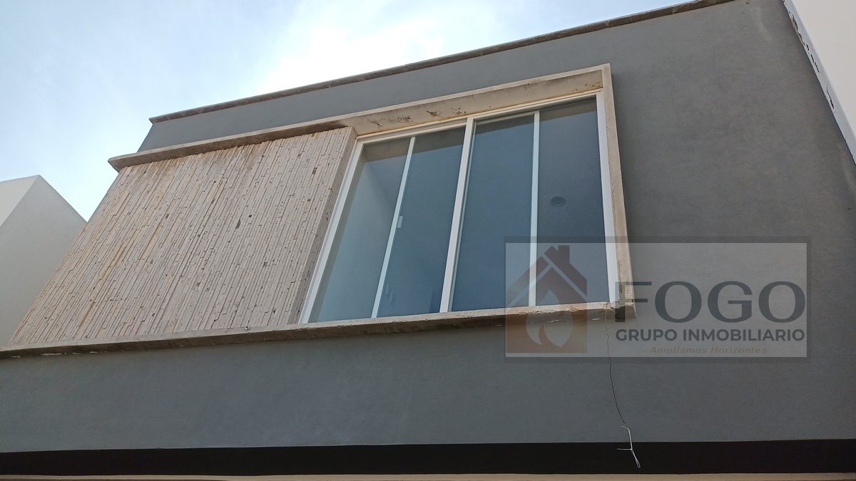 5 of 38: Ventana de habitación principal al exterior