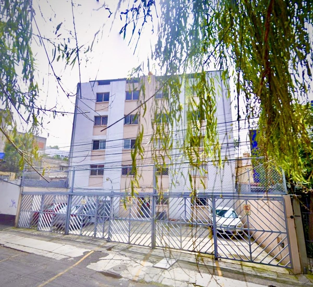 1 de 16: Entrada al Condominio
