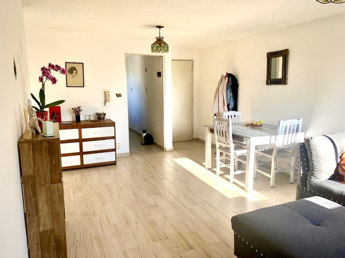 3 de 16: Amplia estancia para sala y comedor con buena iluminación