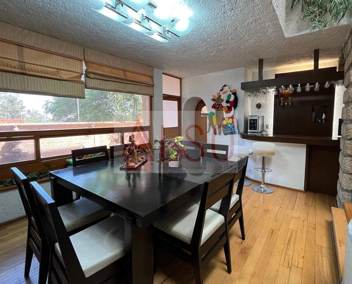 5 de 26: Comedor y salida a patio trasero