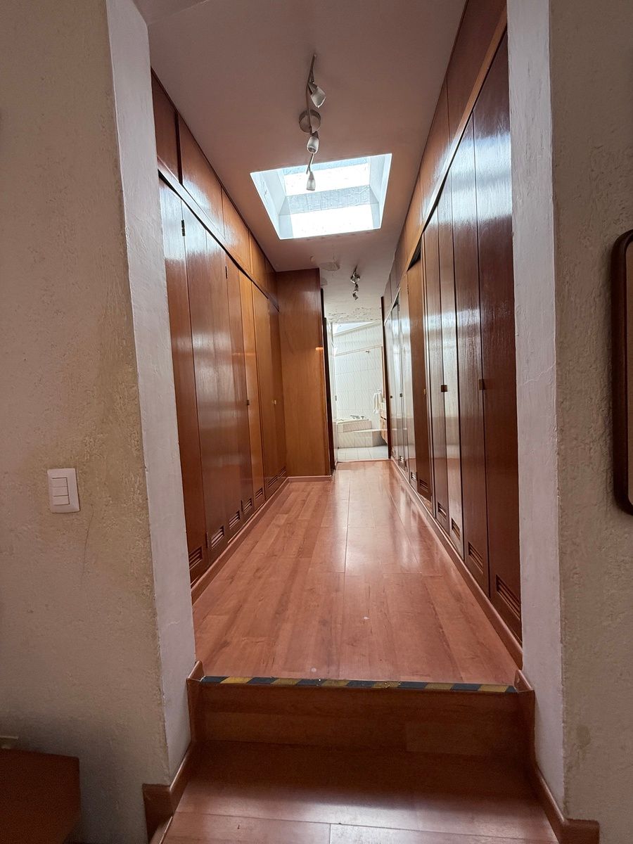 38 de 46: Vestidor recámara principal