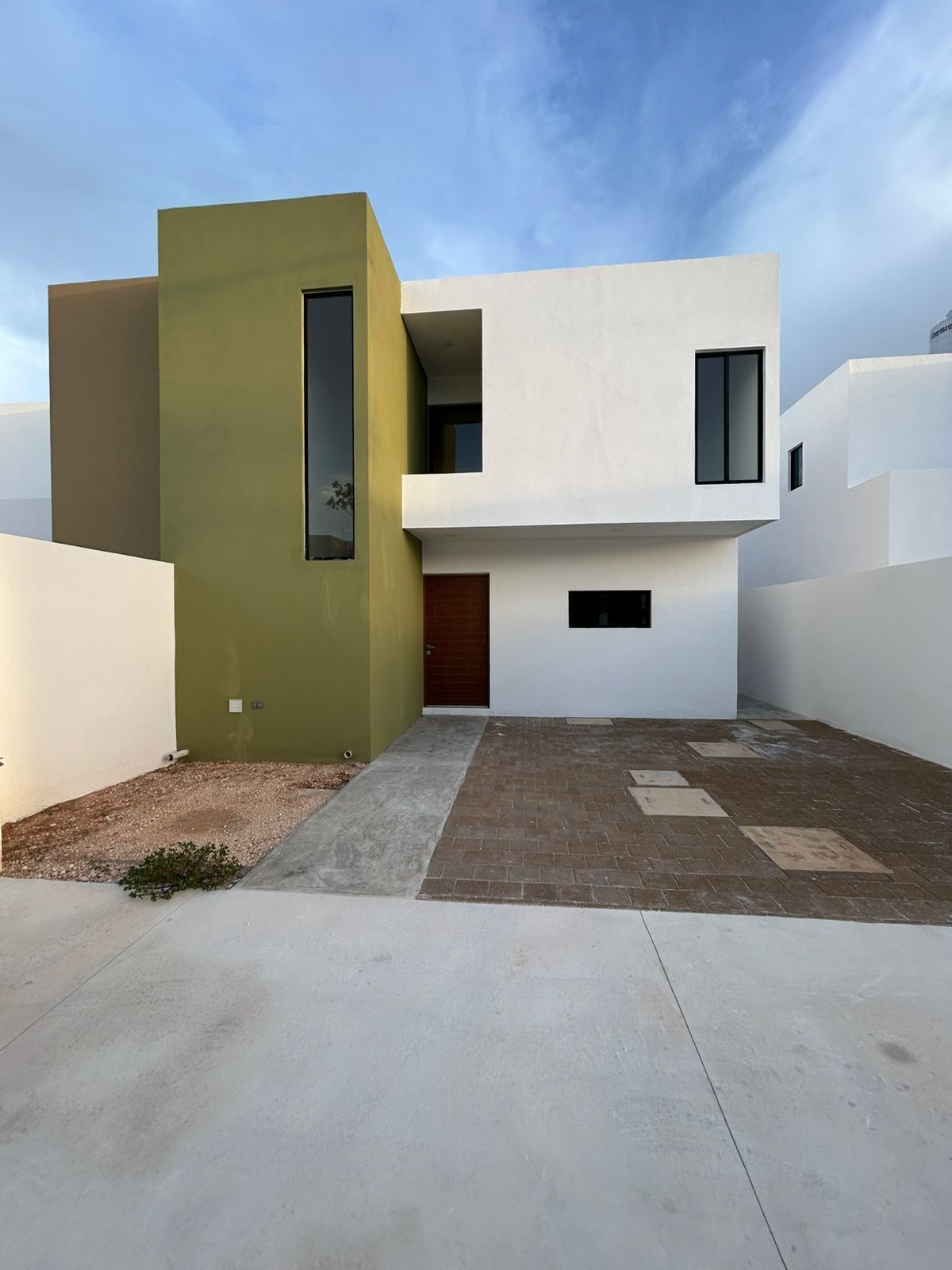3 of 15: fachada