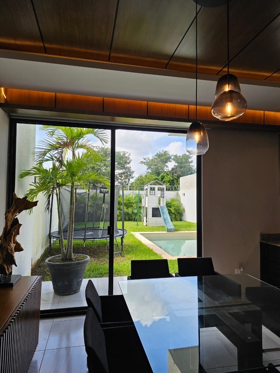 11 de 15: Vista al jardín exterior