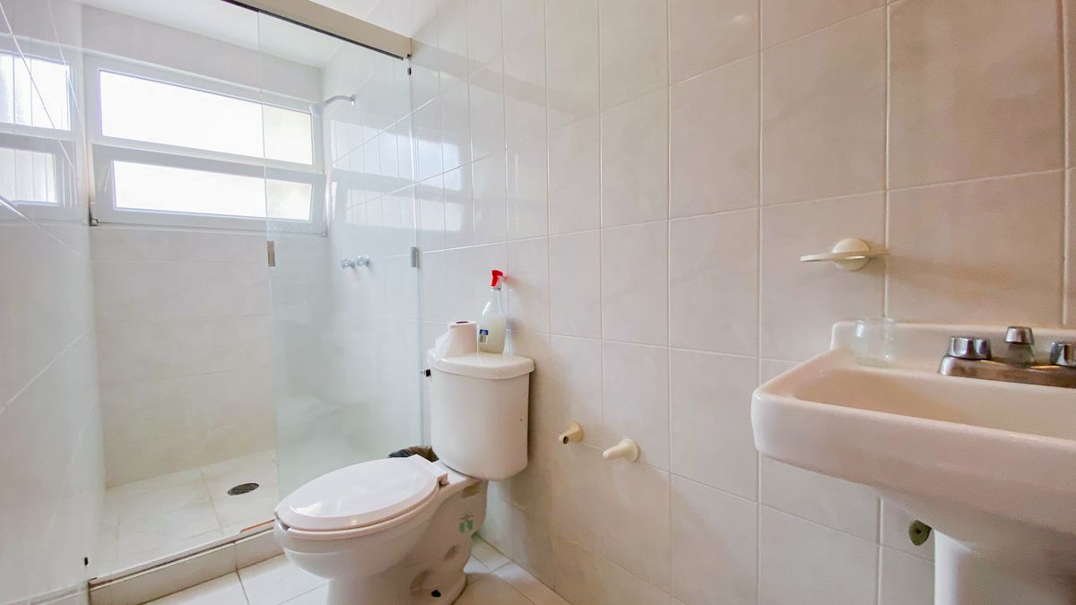 39 de 49: Baño Cuarto de Servicio