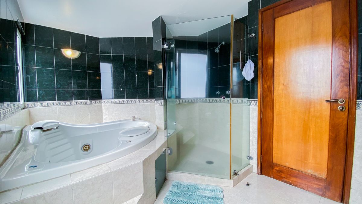 25 de 49: Baño Recámara Principal