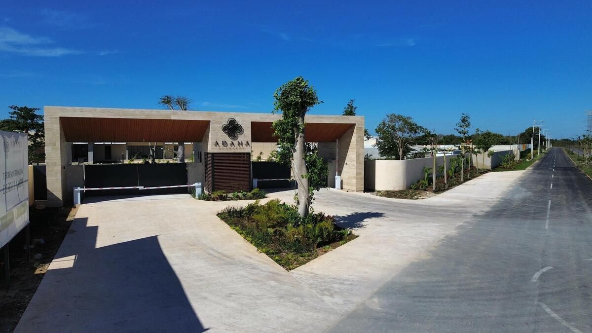 17 de 30: FACHADA DE LA PRIVADA