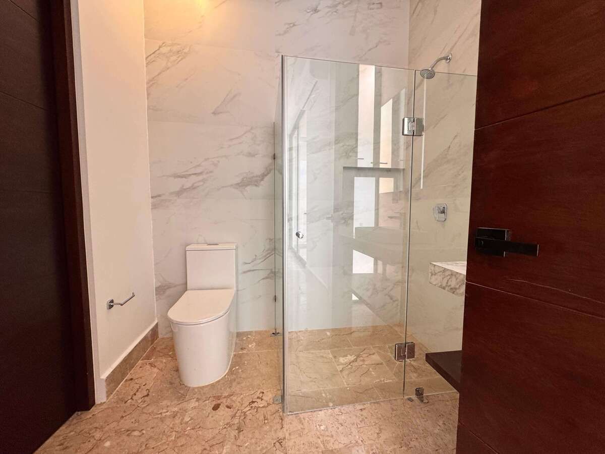 12 de 30: BAÑOS EN  RECÁMARAS SECUNDURIAS