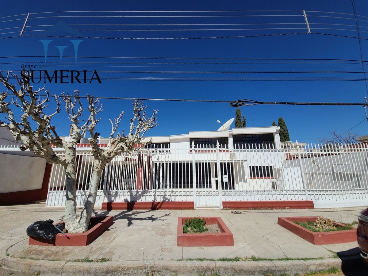 Amplia residencia en Jardines del Santuario