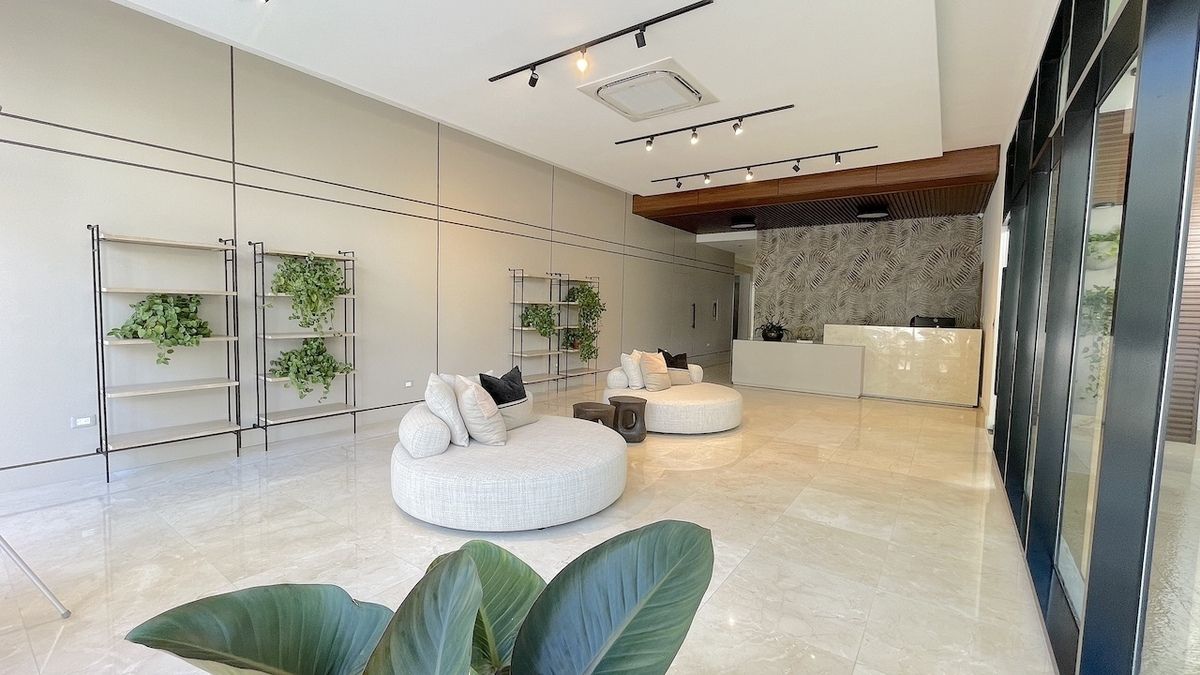 24 de 25: Lobby elegante y amueblado
