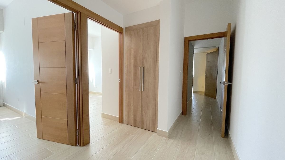 19 de 25: Area de circulación entre las habitaciones.
