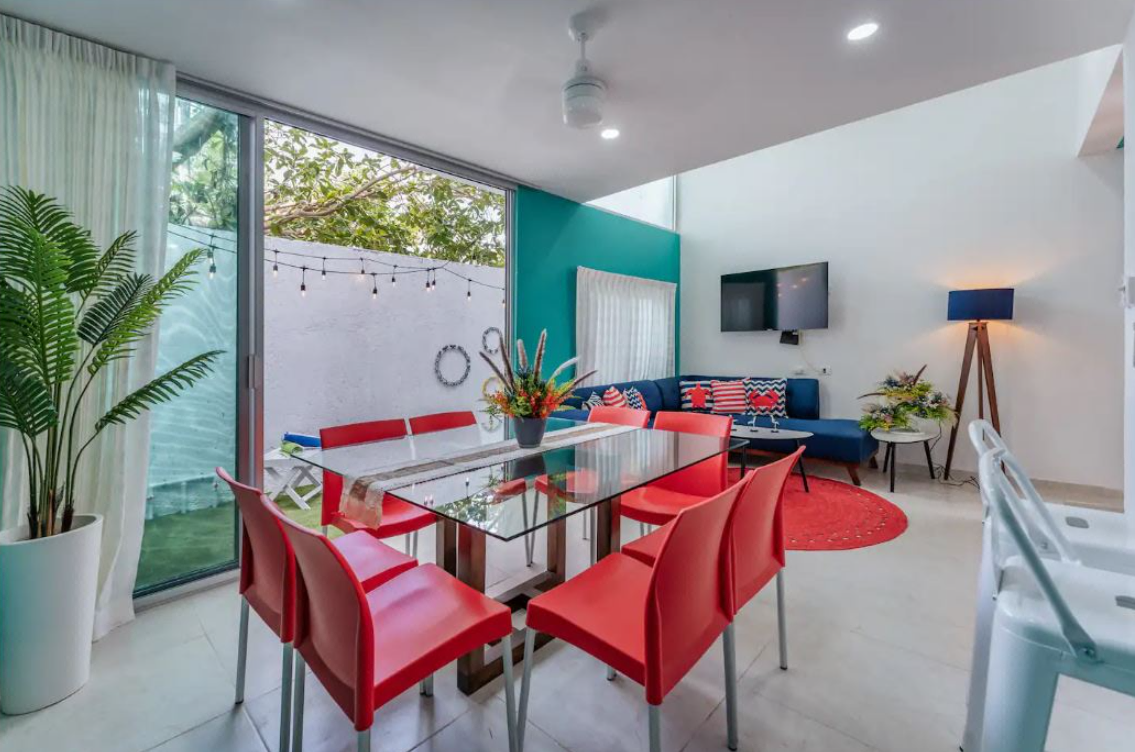 Villa en Venta de 3 Recámaras en la Playa, Chicxulub Puerto con Jardín