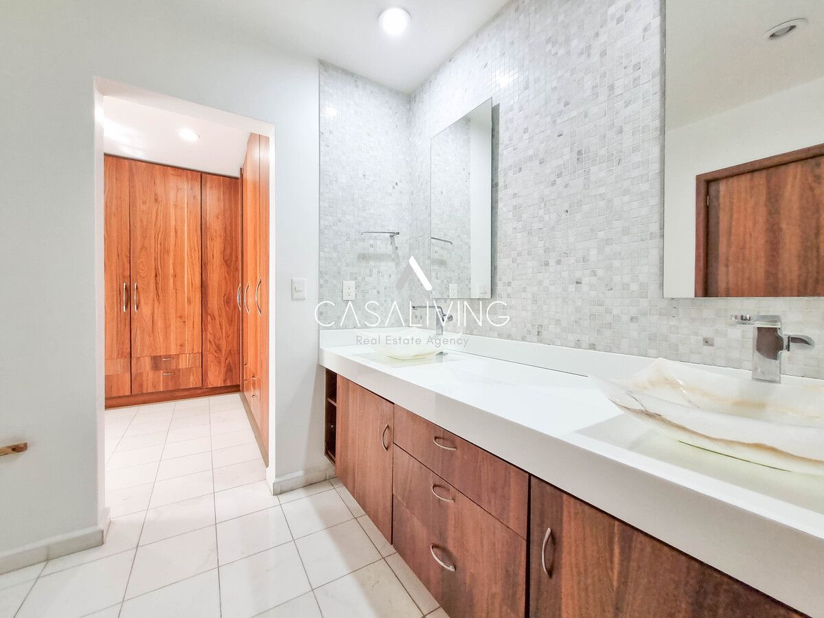 20 de 30: Baño de recámara principal (PA)