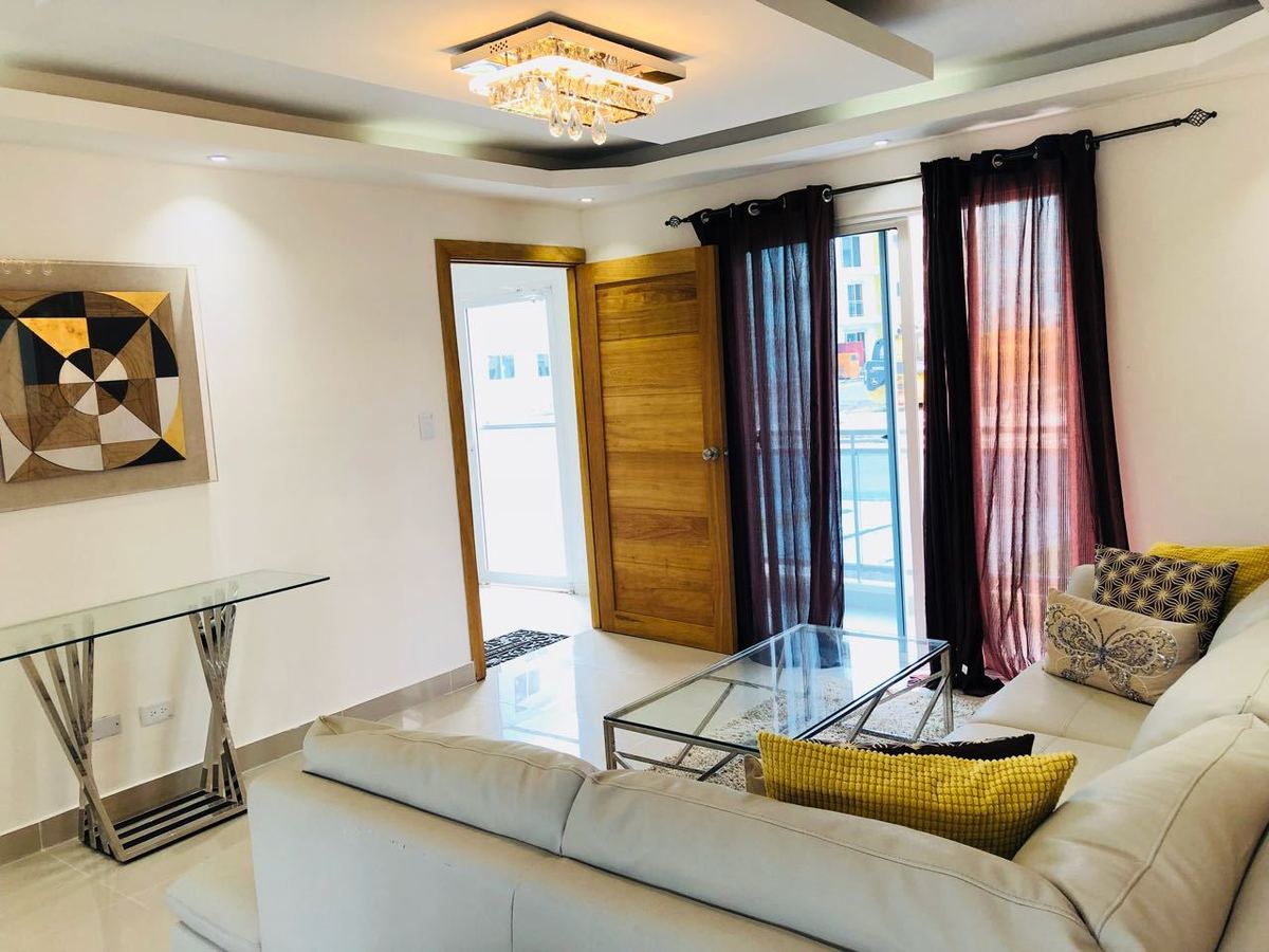 3 de 12: Residencial Filadelfia VI, autopista de san isidro, S.D