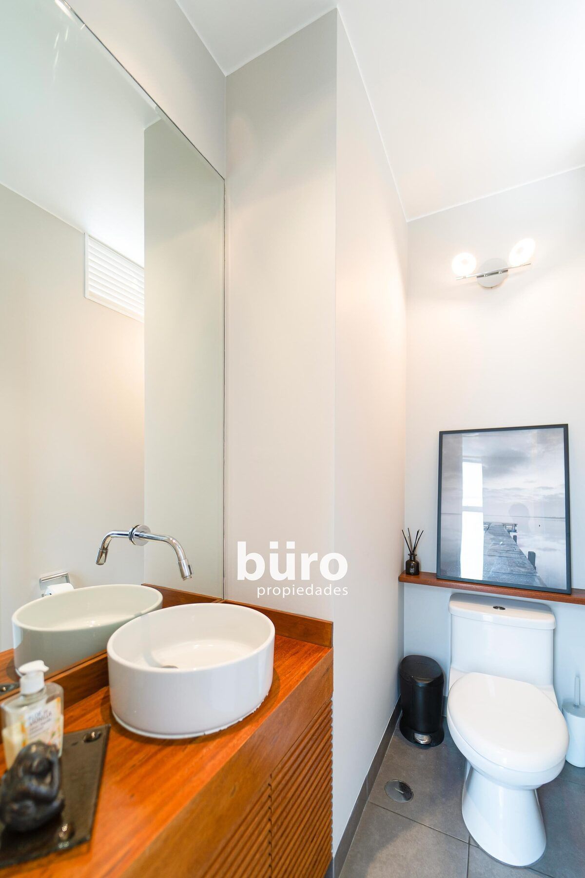 11 de 32: Baño de visita