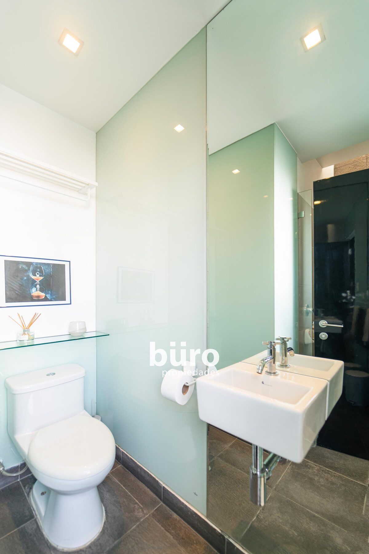 20 de 32: Baño secundario