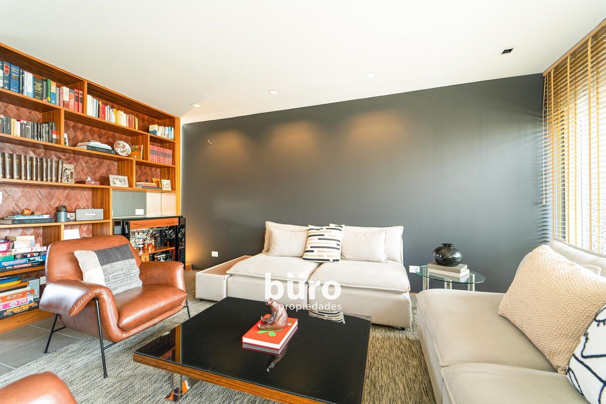 5 de 32: Sala de estar/Dormitorio con salida a pequeña terraza