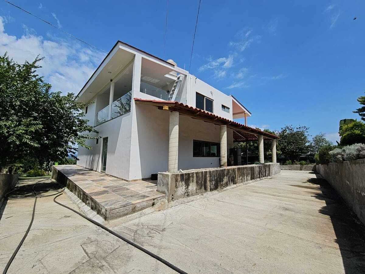 fachada trasera y lateral
