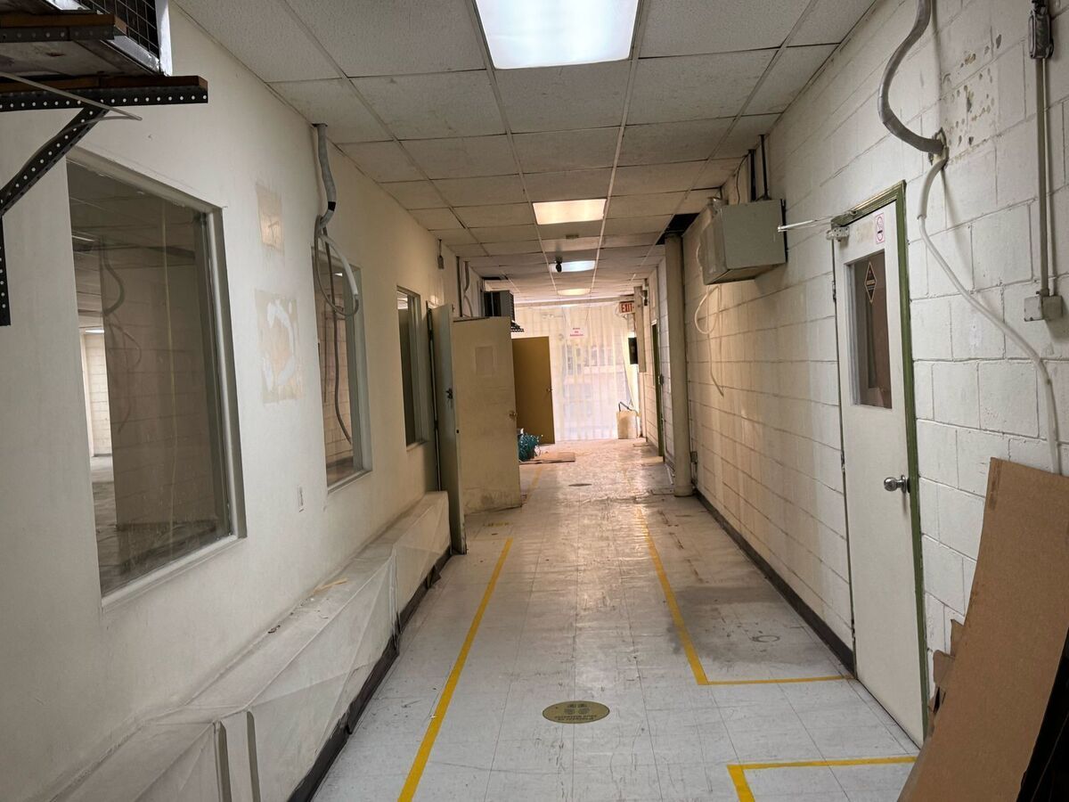 8 de 17: PASILLO INTERIOR