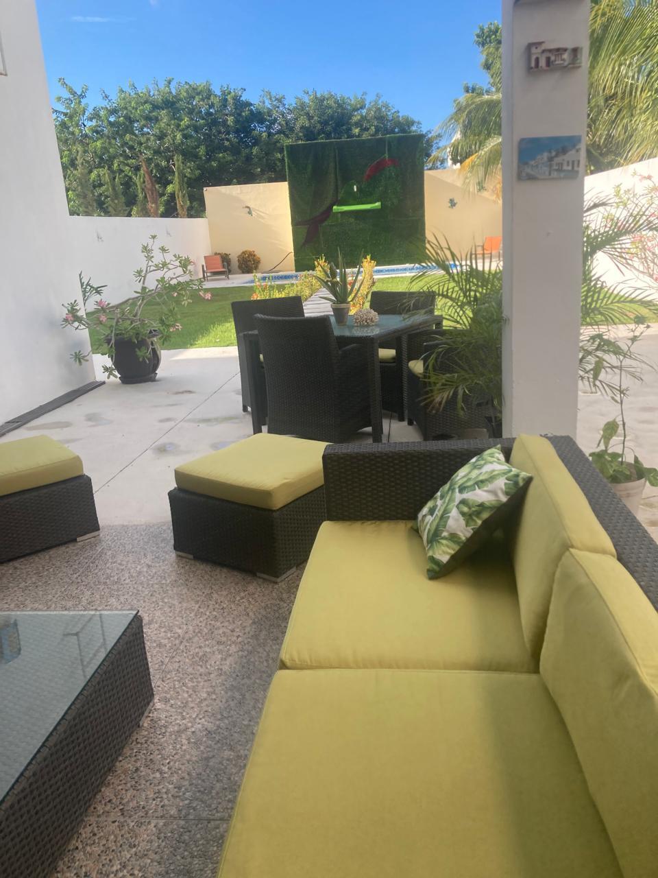 6 de 14: Muebles en terraza.