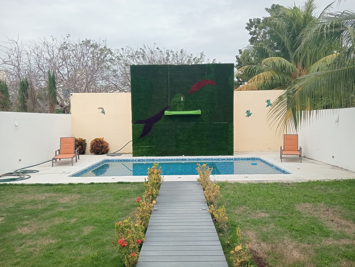 2 de 15: Jardín-Piscina