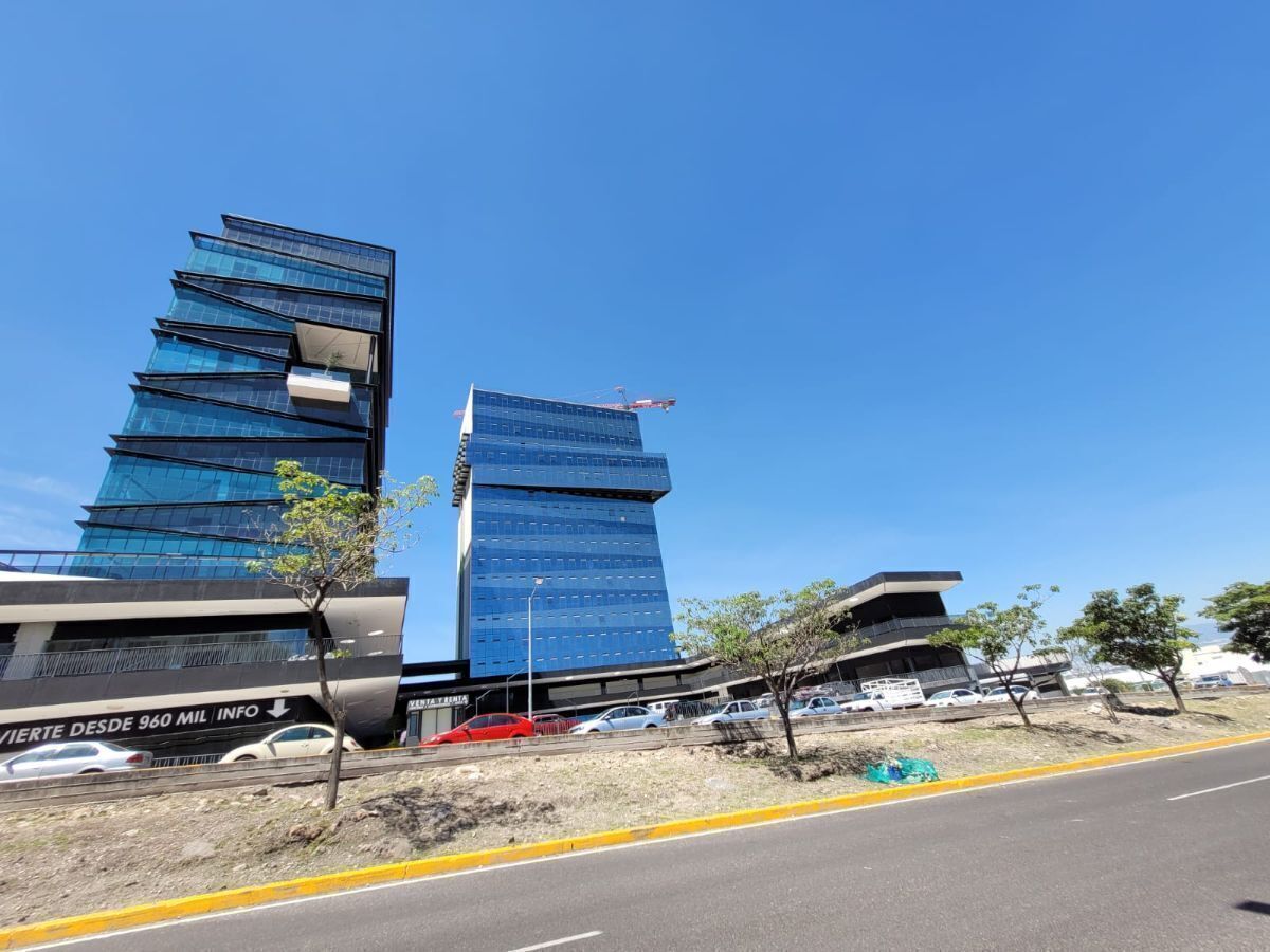 1 de 10: Av. principal de fácil acceso
