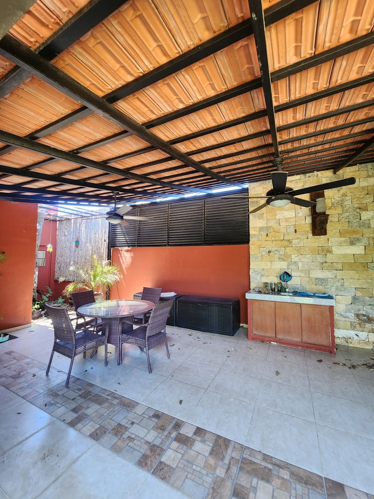 18 of 31: Terraza