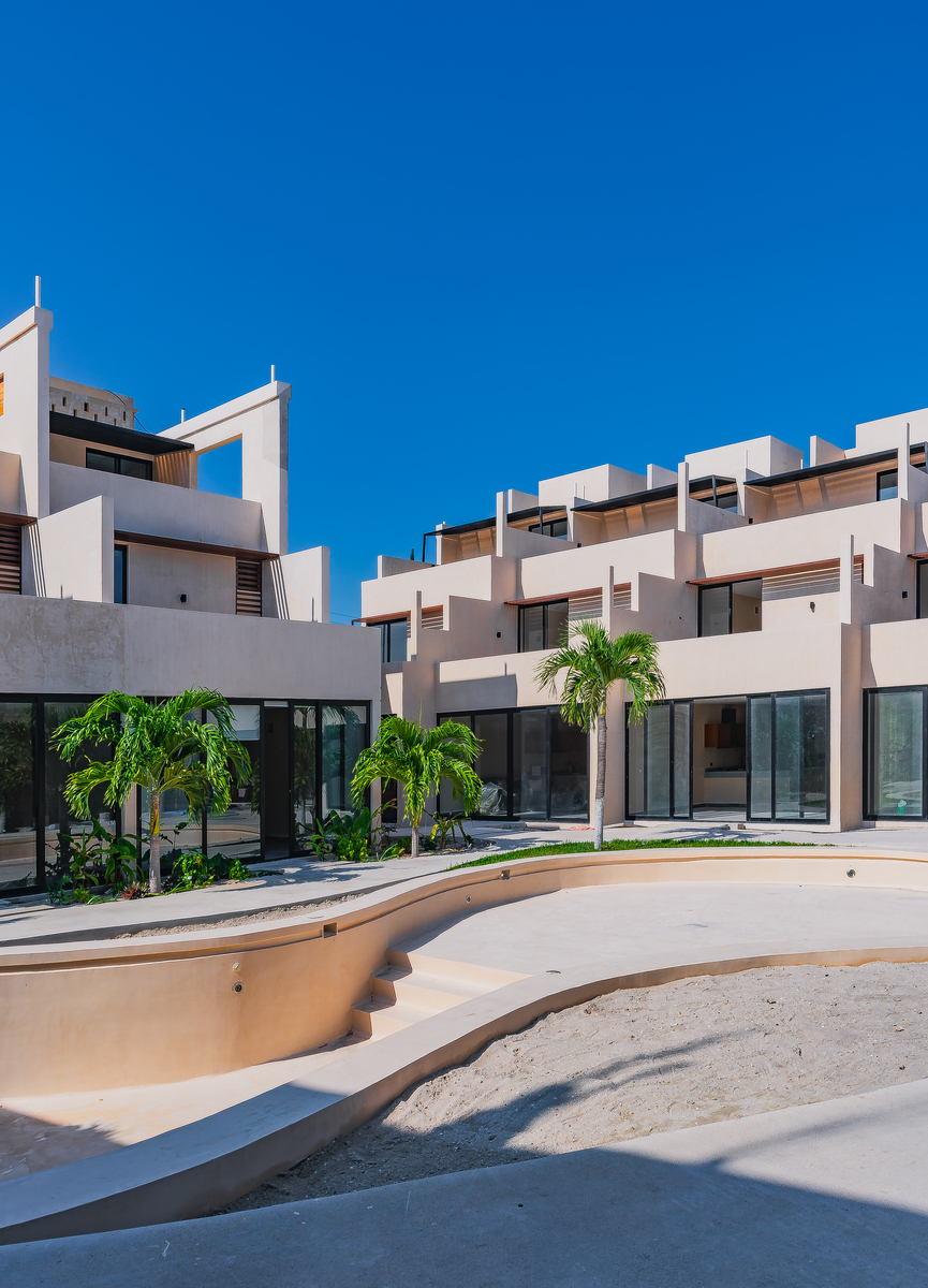 13 de 15: Fachadas y Alberca