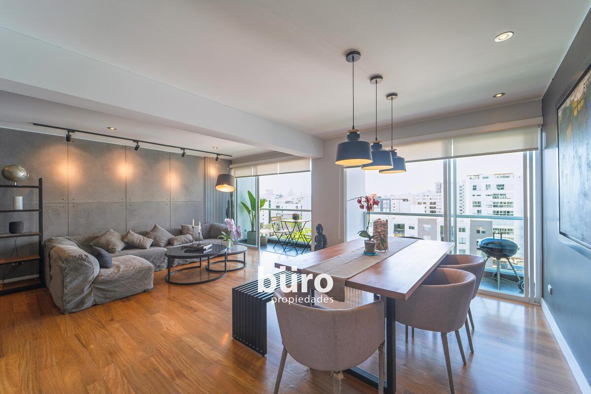 2 de 26: Sala comedor iluminada con balcones y vista a parque