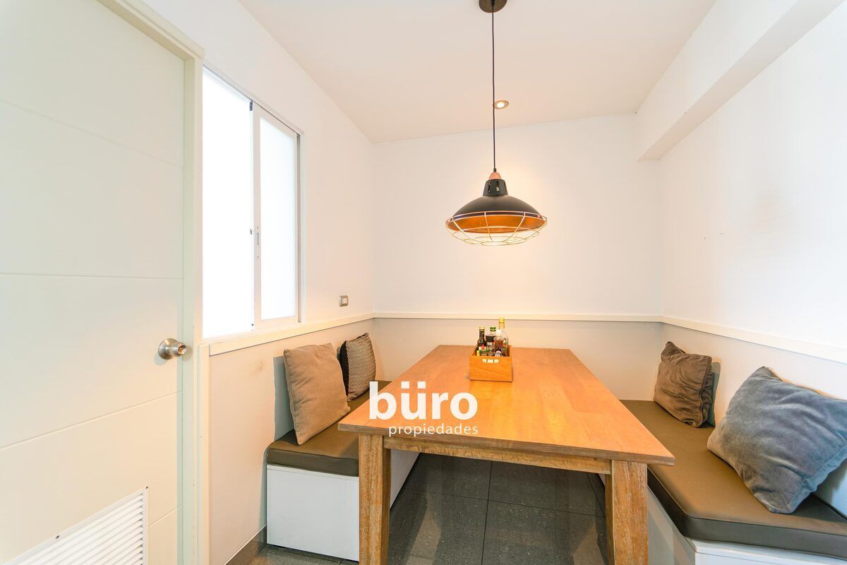 17 de 26: Cocina amplia con espacio para comedor de diario