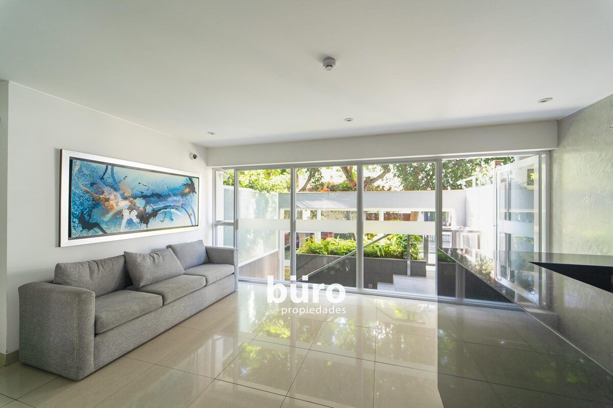 23 de 26: Sala de espera y lobby