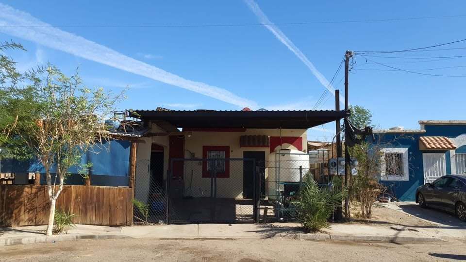 Se Vende Casa en Portales Ii (Mexicali, B.C.) con Planta de Agua y Restaurant