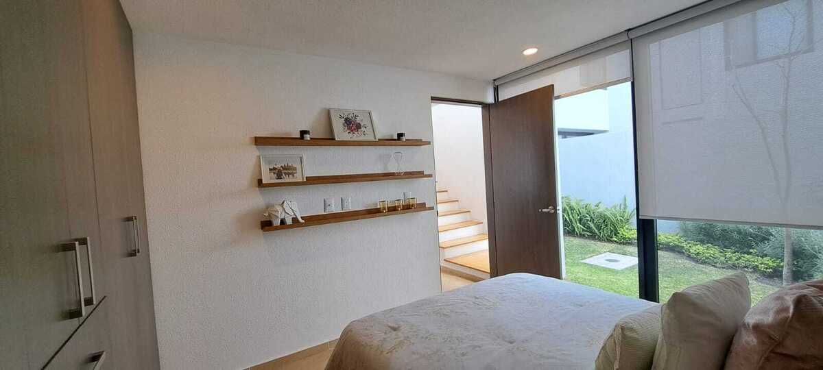 2 de 16: Rec en PB con vista hacia jardín