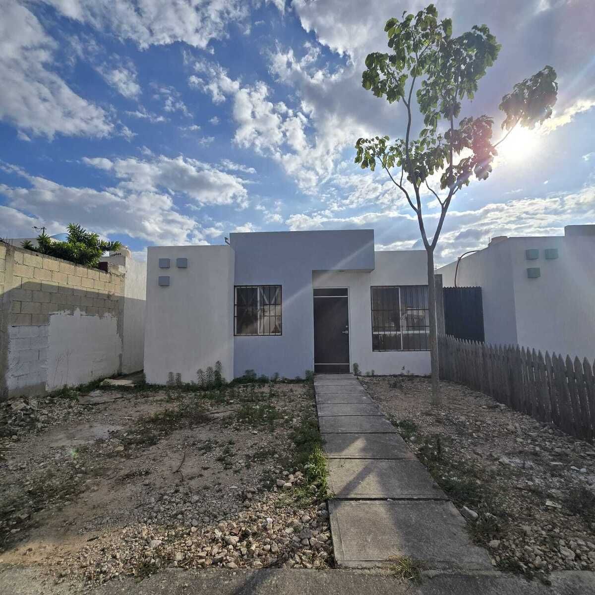 1 of 11: FACHADA