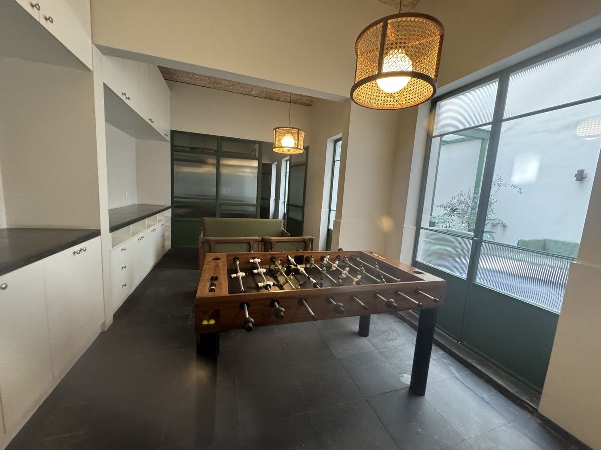 12 de 17: Sala con billar