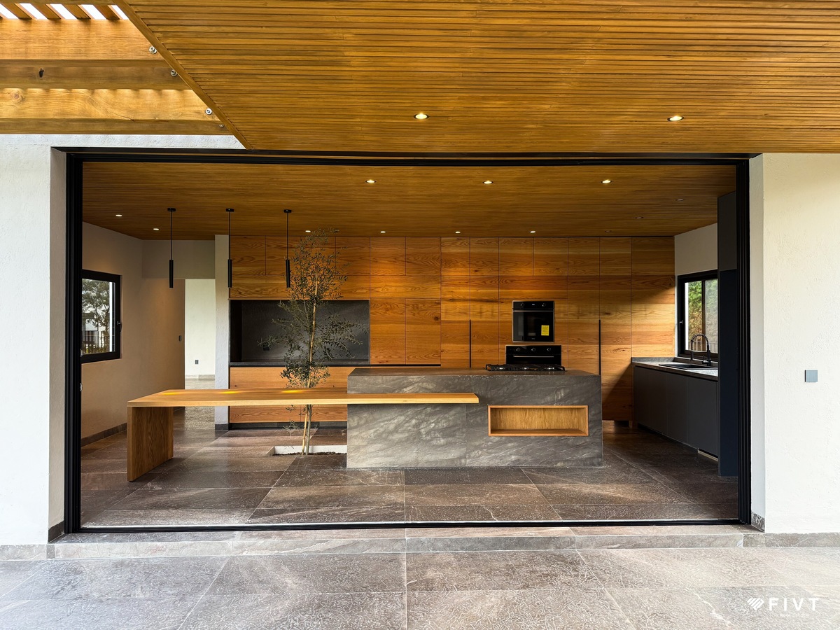 3 of 19: Cocina equipada