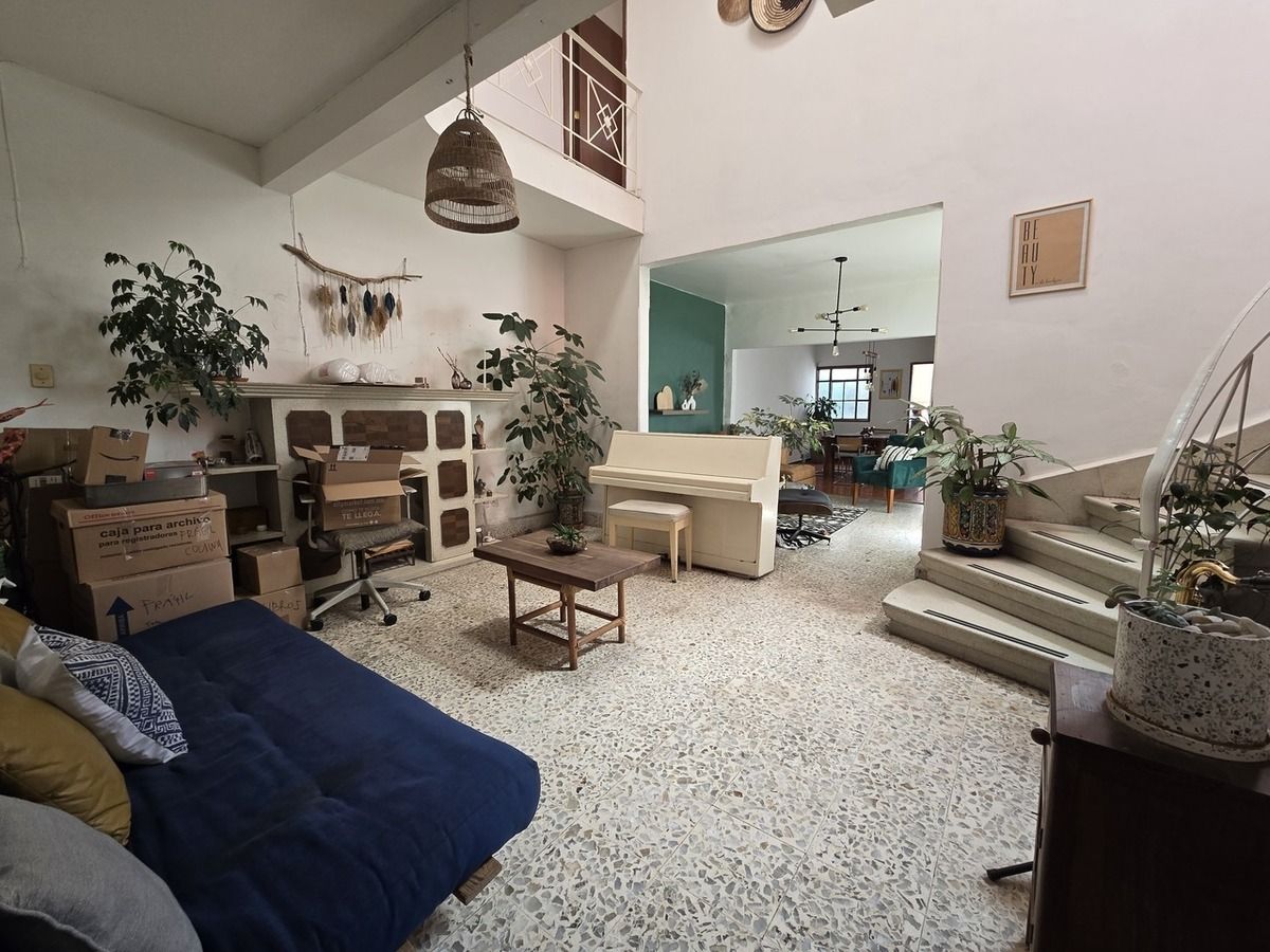 Casa en Venta en Del Valle Centro con 3 Recámaras, 3 Baños y 340 Metros Cuadrados Casa en Venta en Del Valle Centro con 3 Recámaras, 3 Baños y 340 Metros Cuadrados