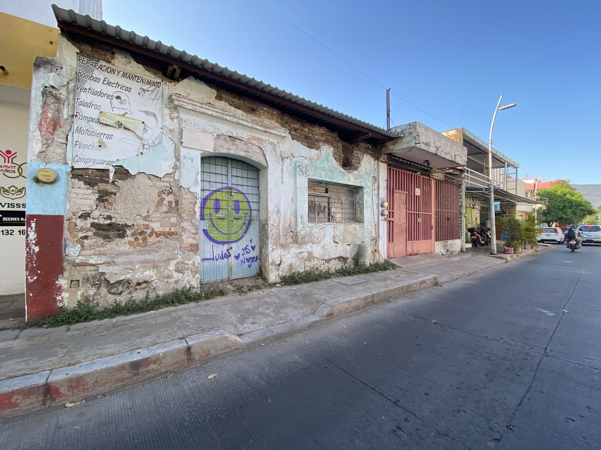 3 of 5: Fachada Exterior