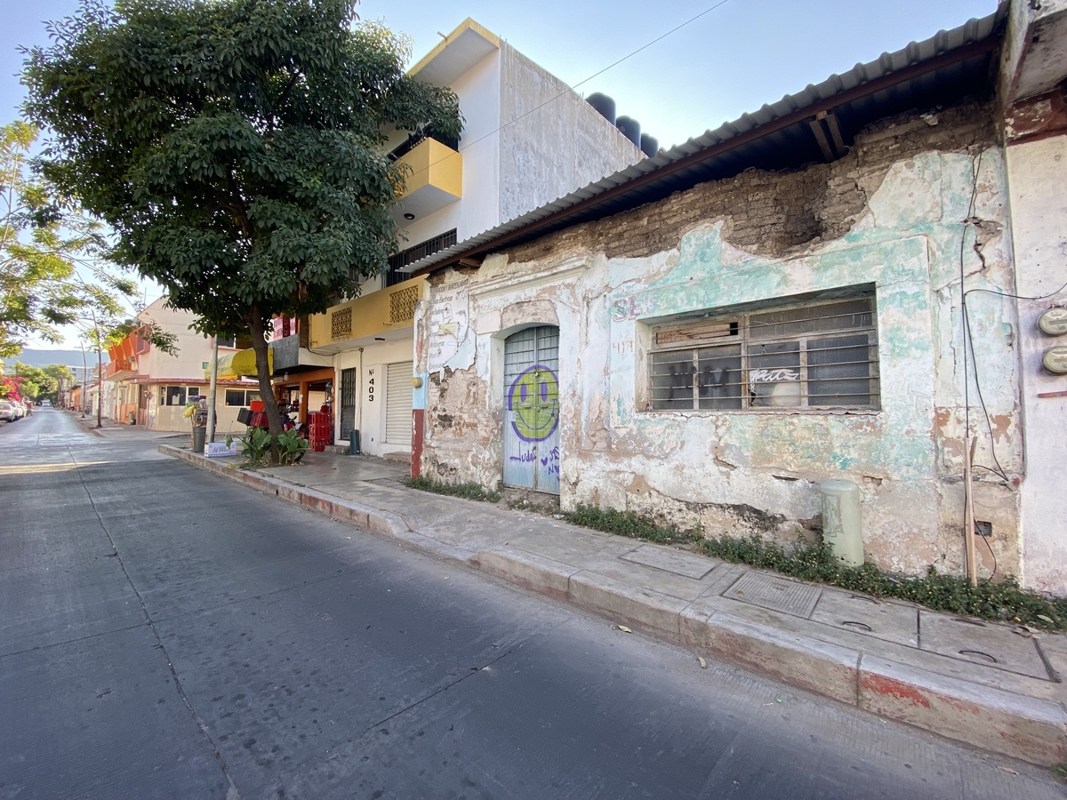 2 of 5: Fachada Exterior