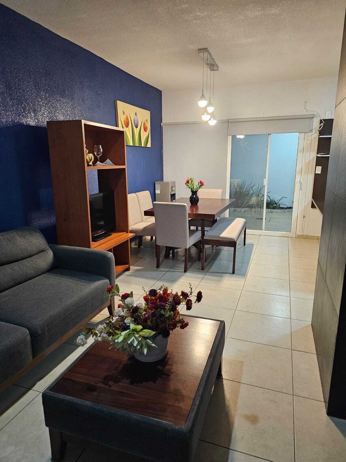 2 de 14: Amplia e ilumidada sala y comedor.