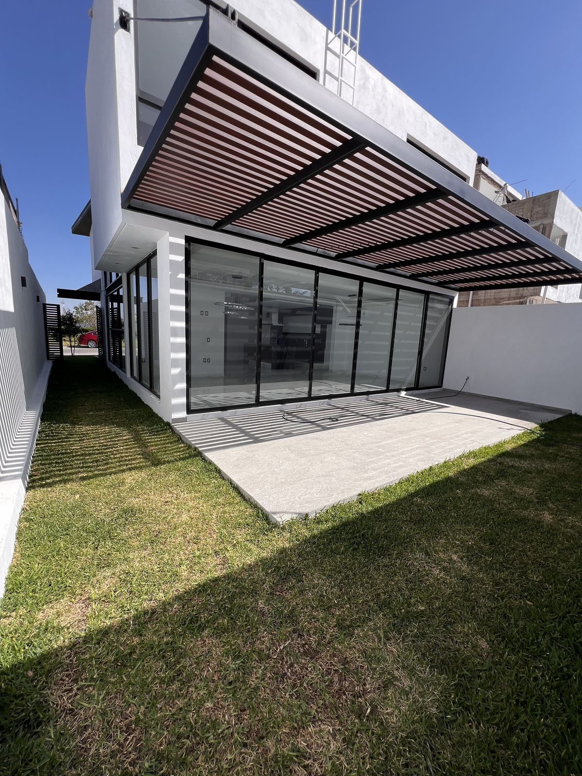 1 of 49: Jardín semi techado