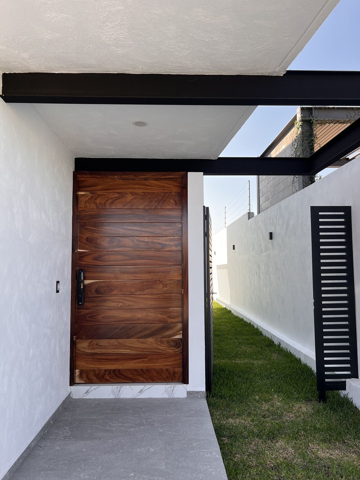 4 of 49: Puerta de parota y puerta a jardin