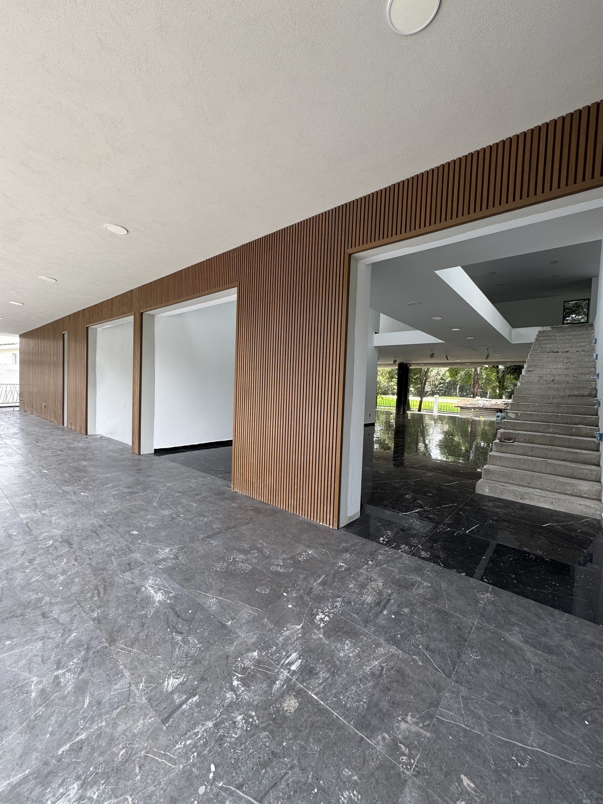 3 of 50: Portico panorámico