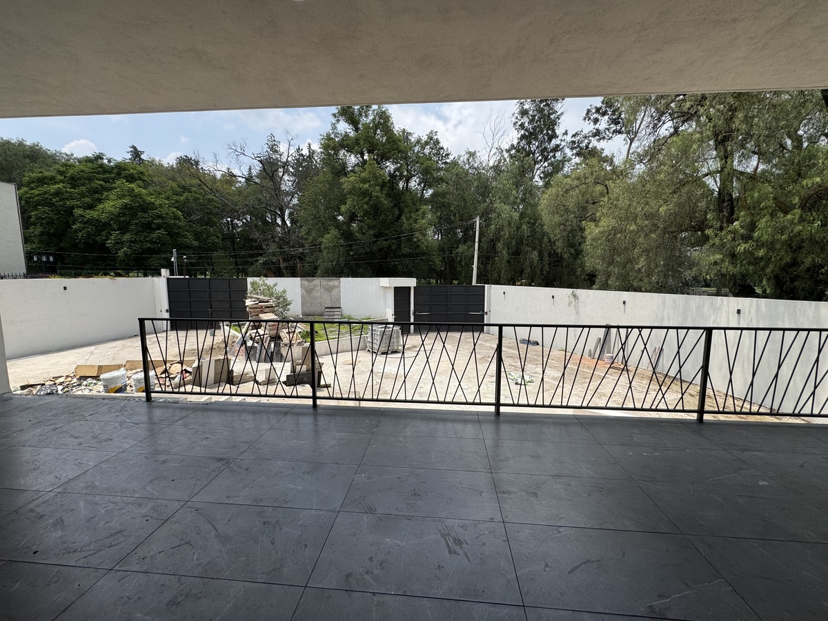 4 of 50: Portico de Acceso