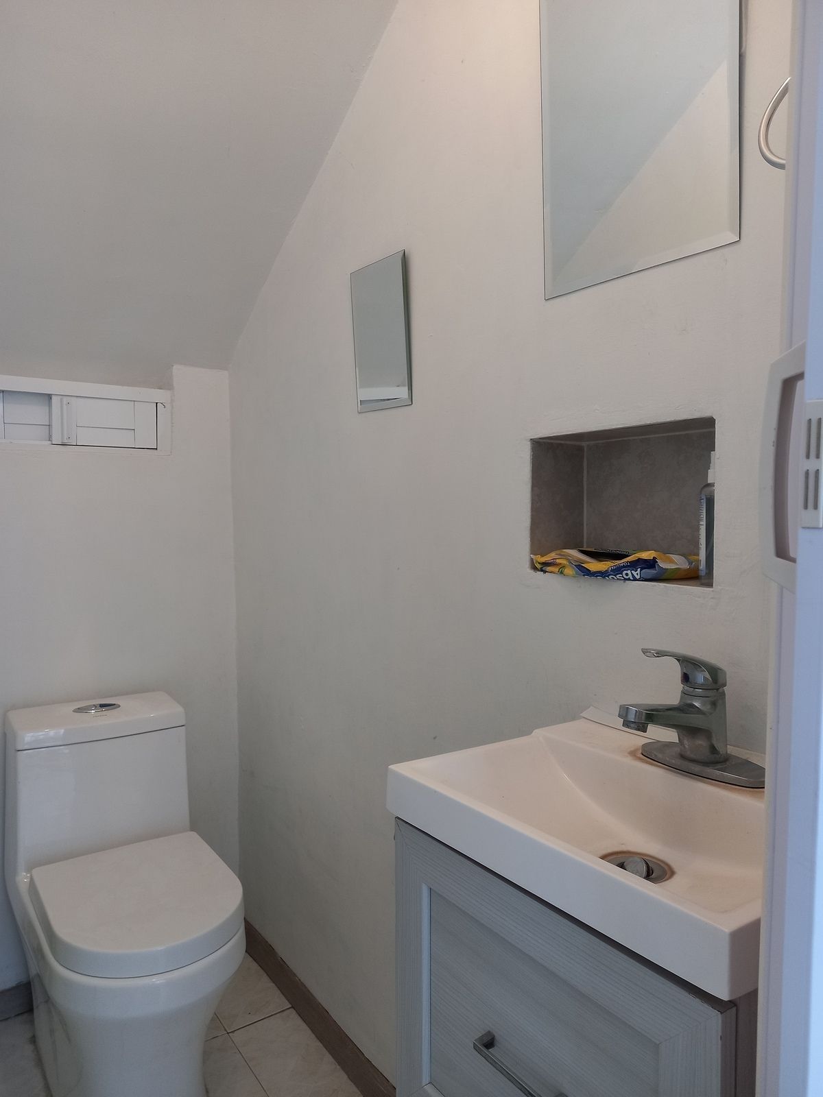 4 de 31: medio baño visitas